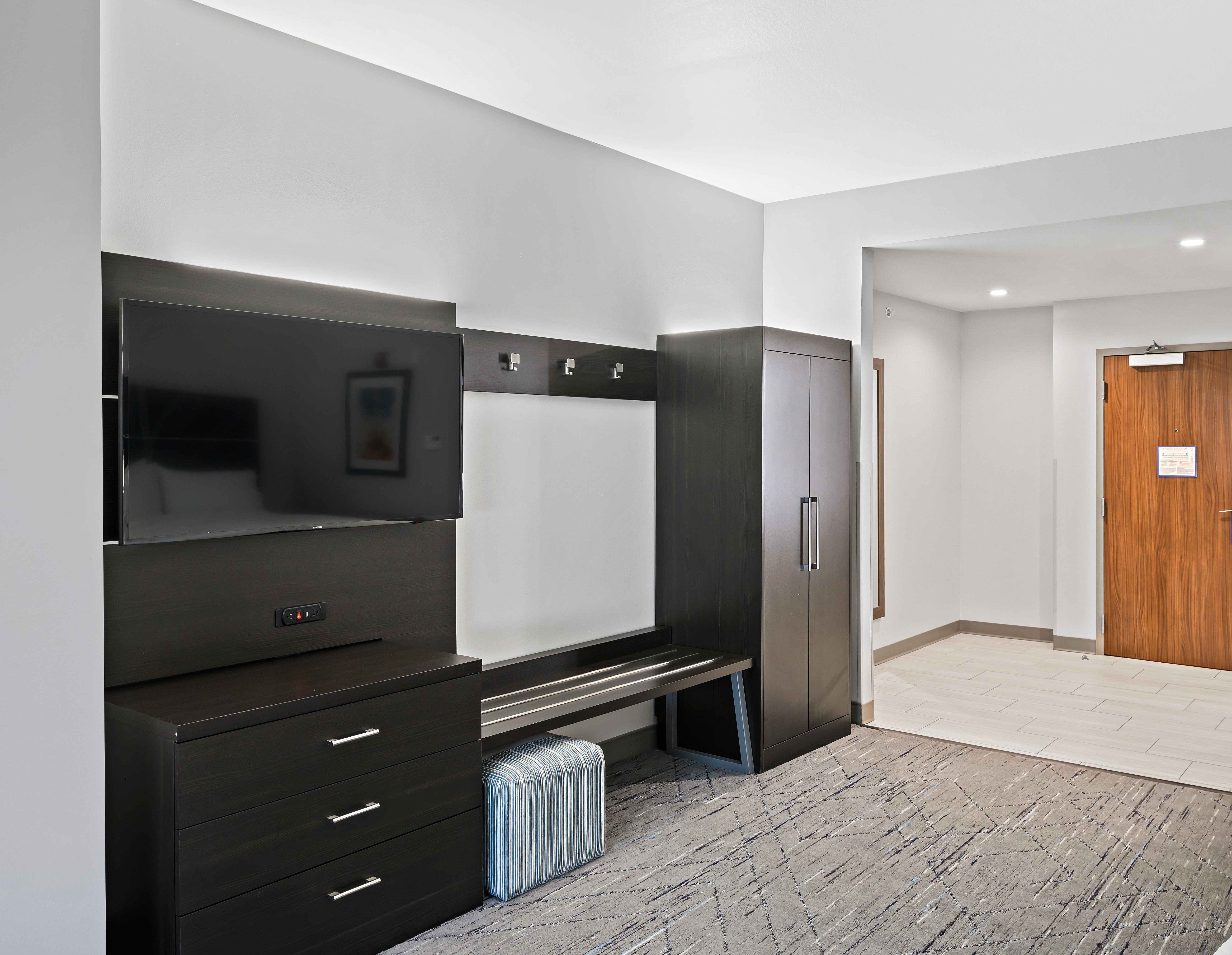 holiday inn express and suites white hall an ihg hotel