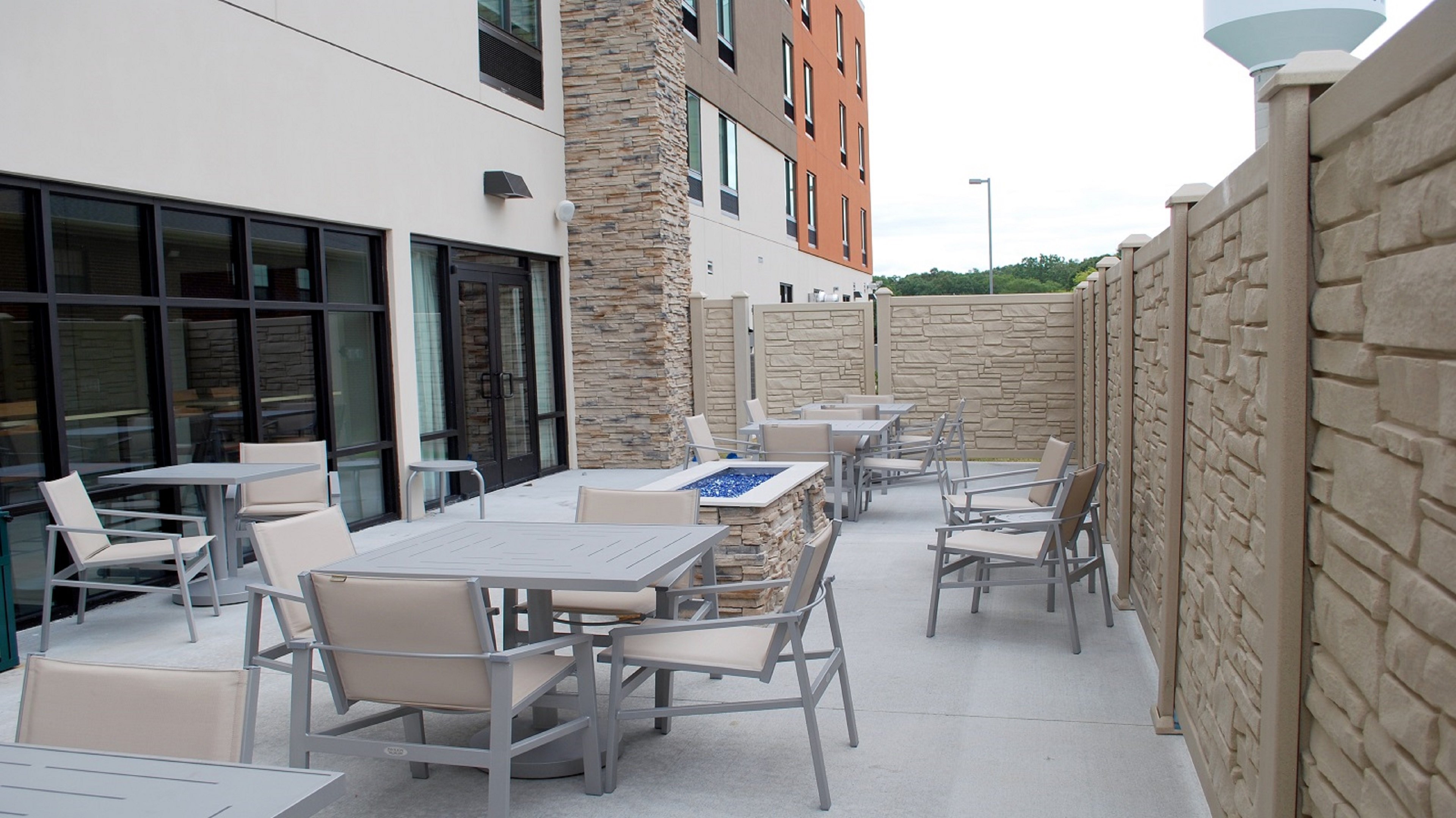 holiday inn express and suites white hall an ihg hotel