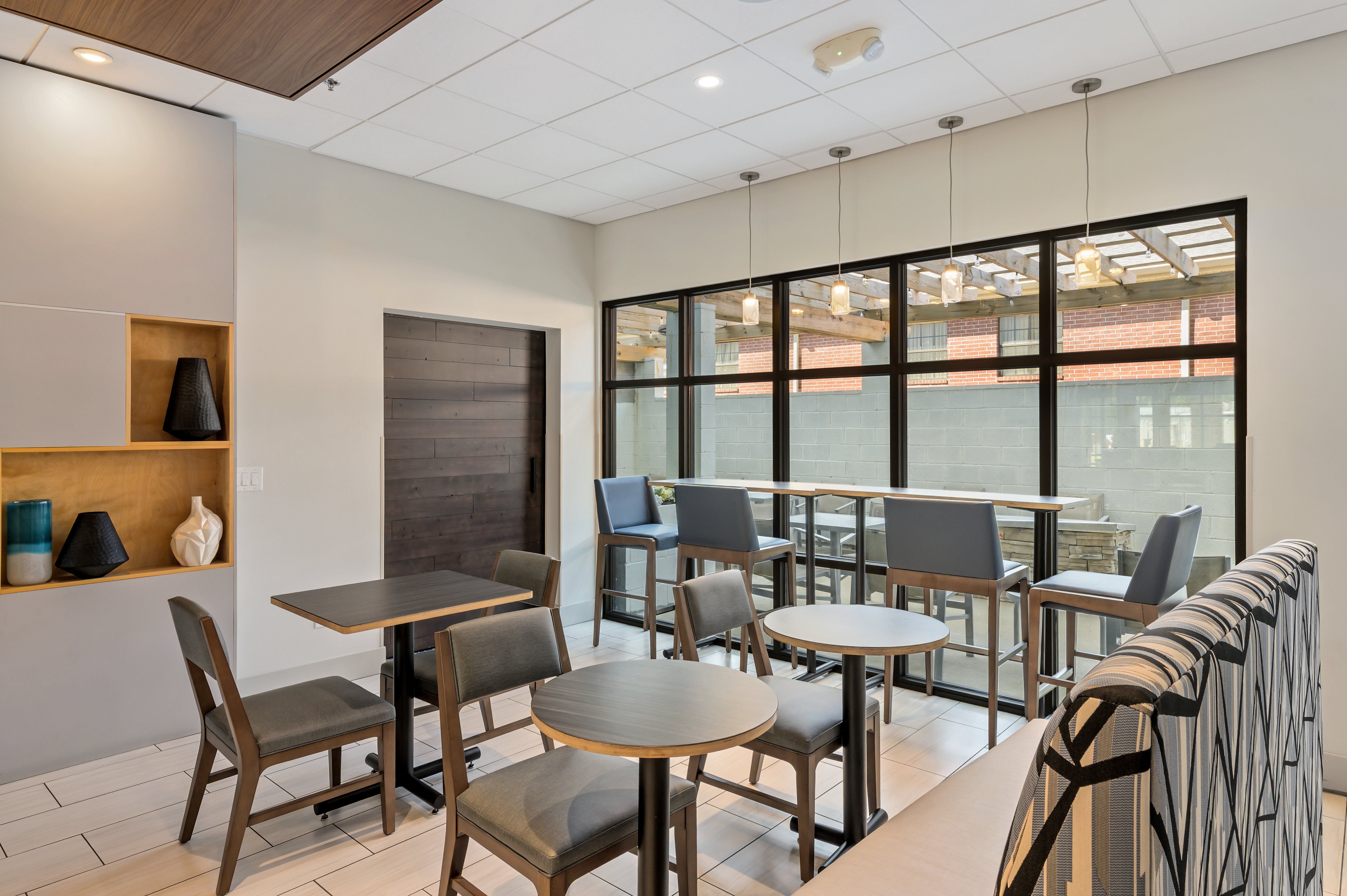 holiday inn express and suites white hall an ihg hotel