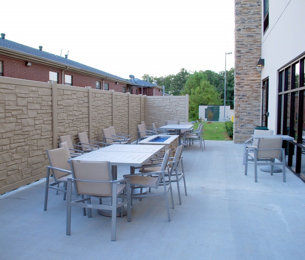 holiday inn express and suites white hall an ihg hotel