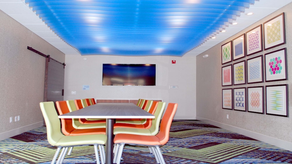 holiday inn express and suites white hall an ihg hotel