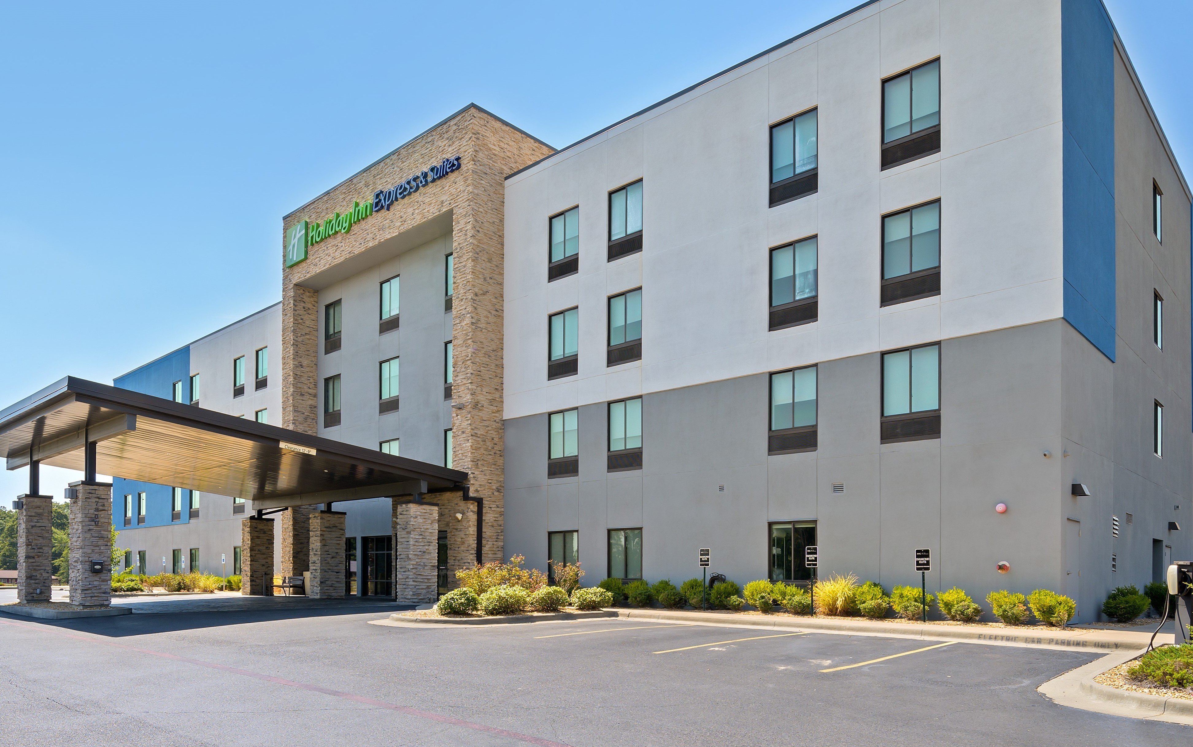 holiday inn express and suites white hall an ihg hotel