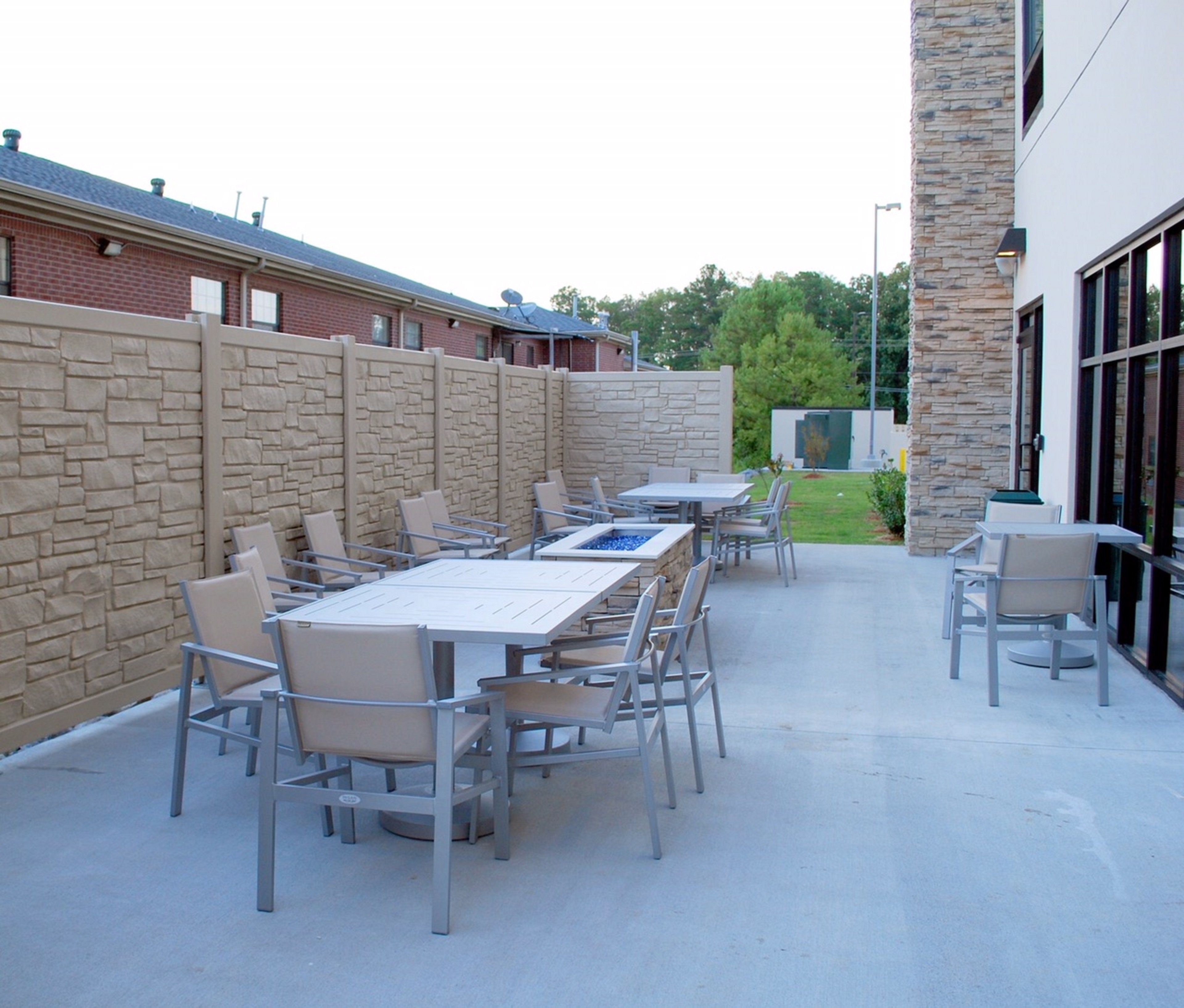 holiday inn express and suites white hall an ihg hotel