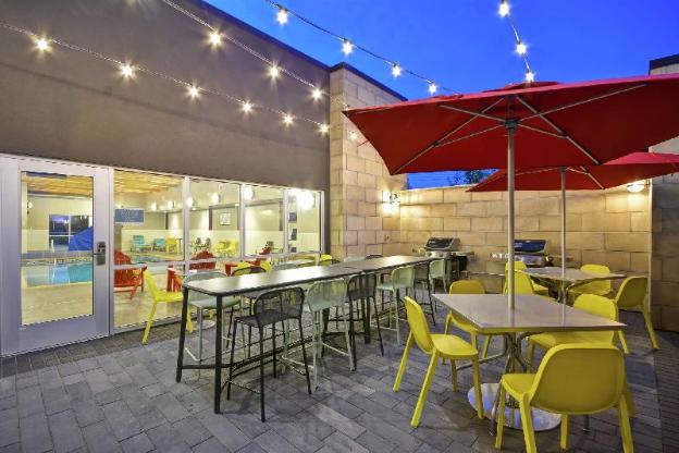 home2 suites by hilton plymouth mn