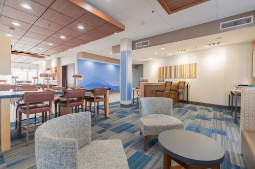 holiday inn express and suites marion an ihg hotel
