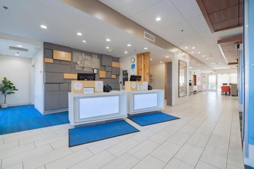 holiday inn express and suites marion an ihg hotel