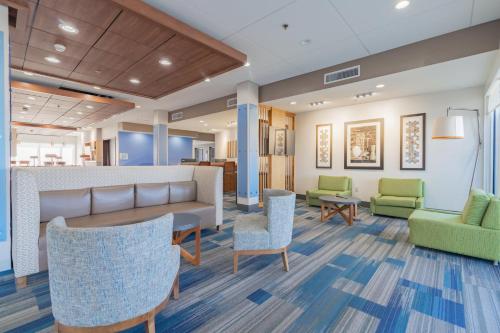 holiday inn express and suites marion an ihg hotel