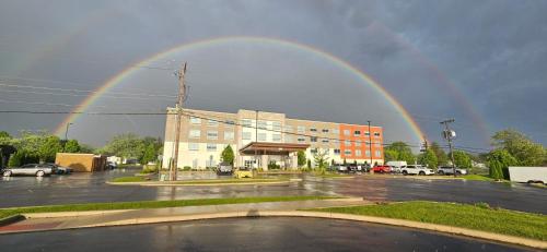 holiday inn express and suites marion an ihg hotel