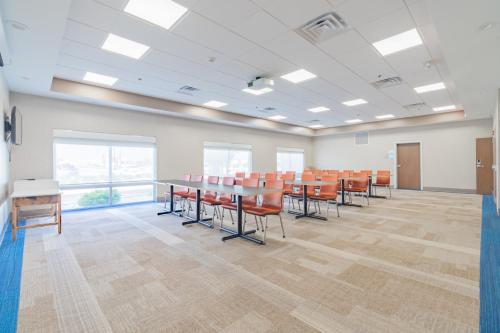 holiday inn express and suites marion an ihg hotel