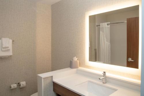 holiday inn express and suites marion an ihg hotel