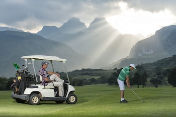 Cathedral Peak Hotel,Cathedral Peak>>Bergville,4 star