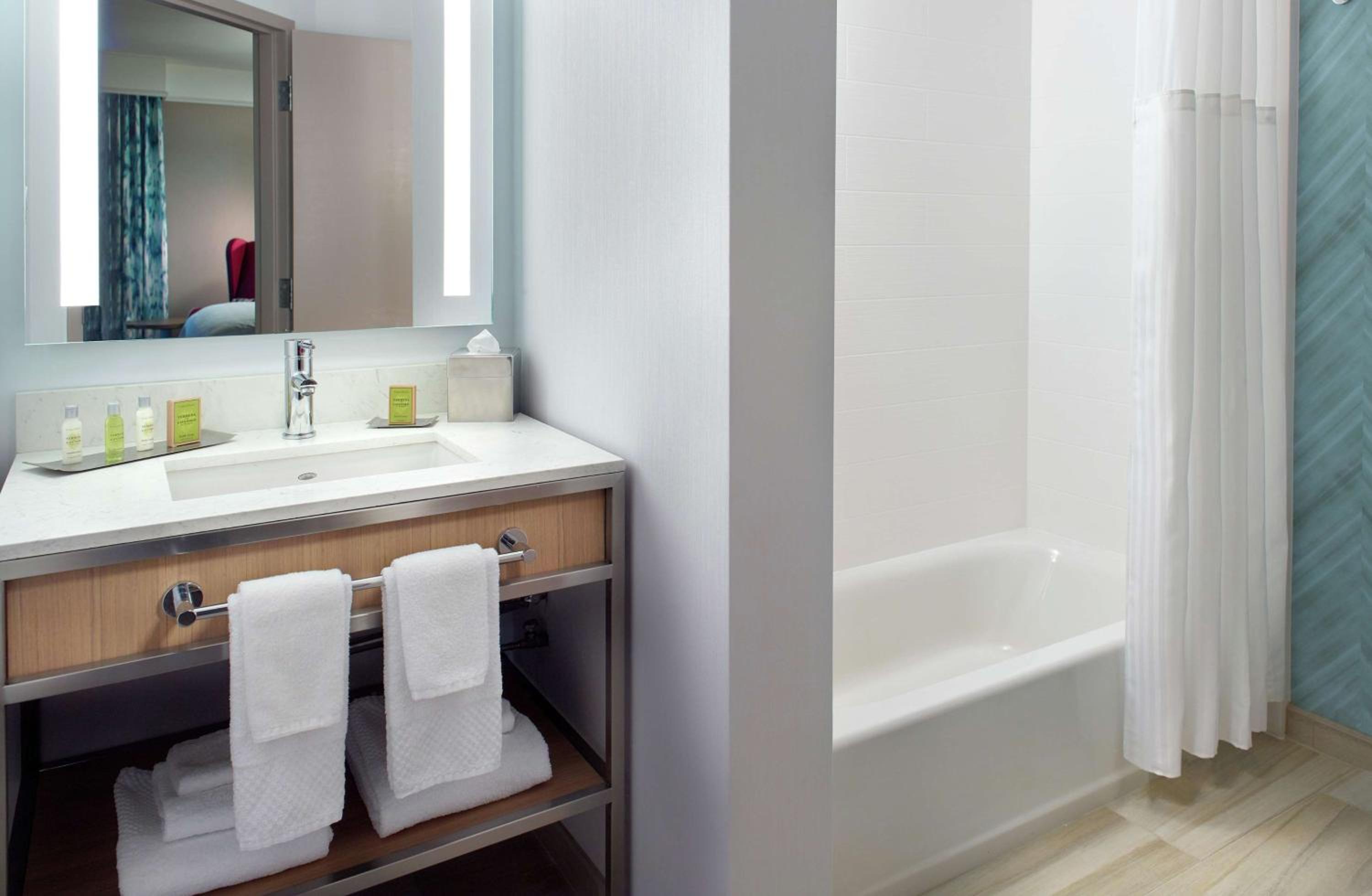 holiday inn express versailles