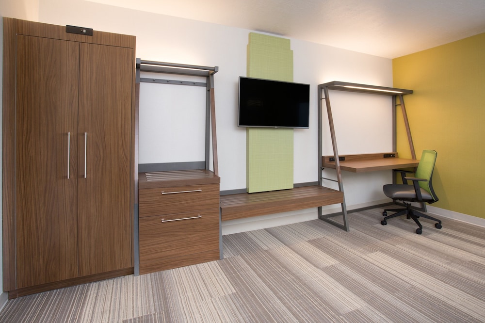holiday inn express versailles