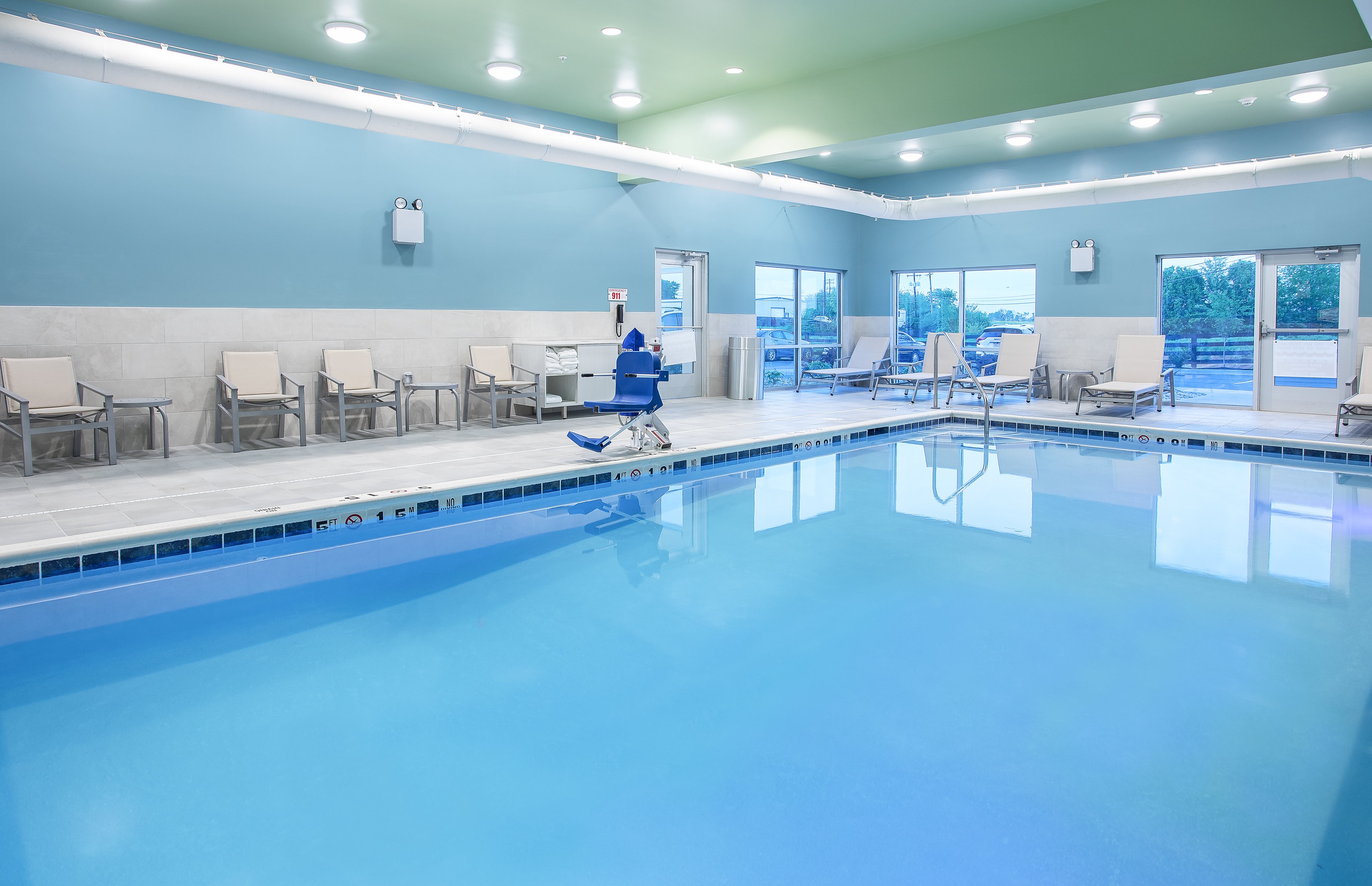 holiday inn express versailles