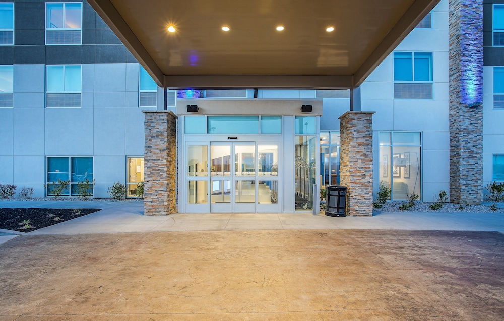 holiday inn express versailles