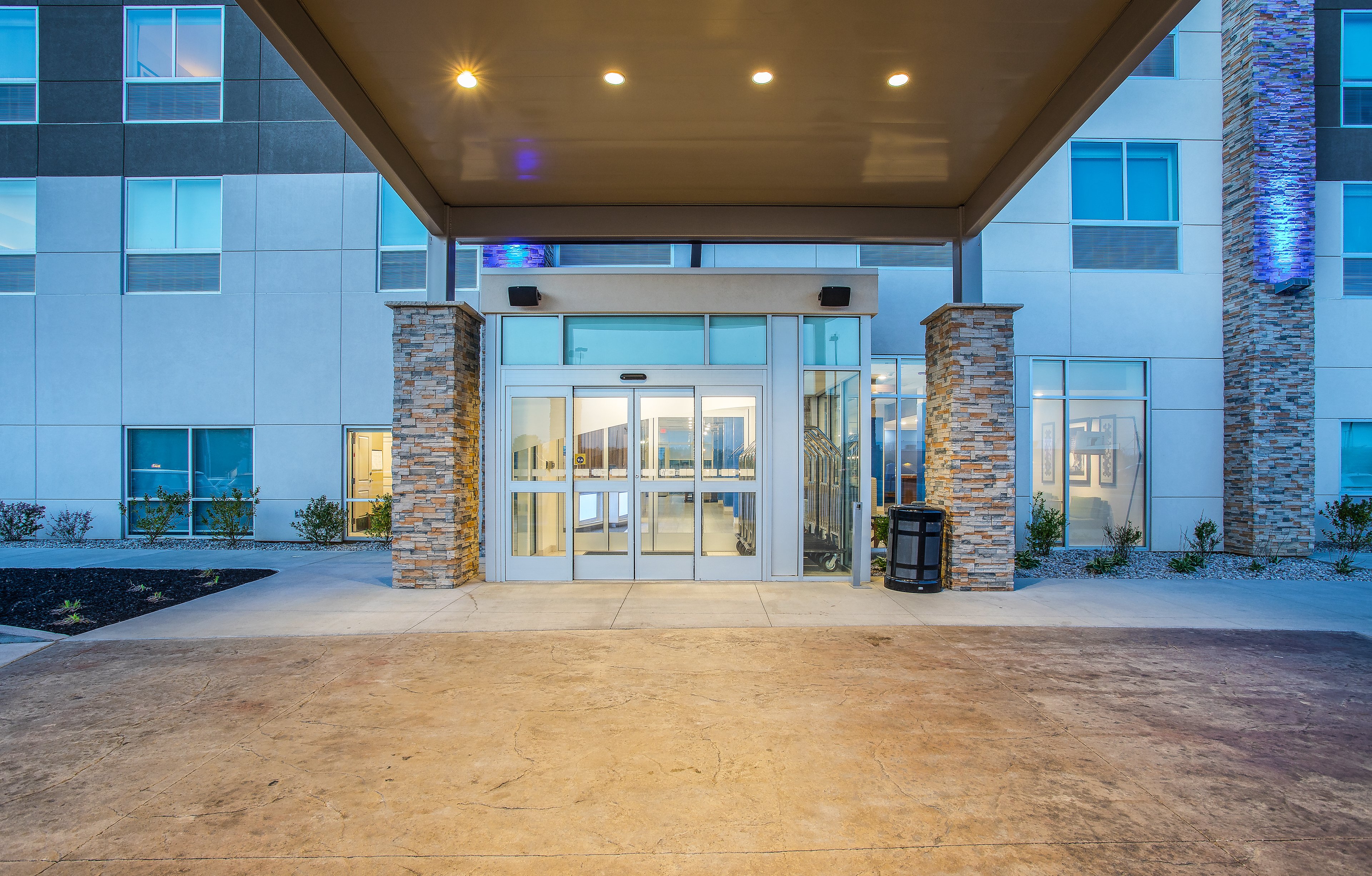 holiday inn express versailles