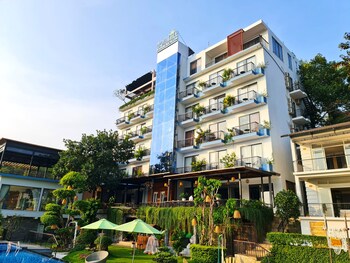 tom hill boutique resort and spa