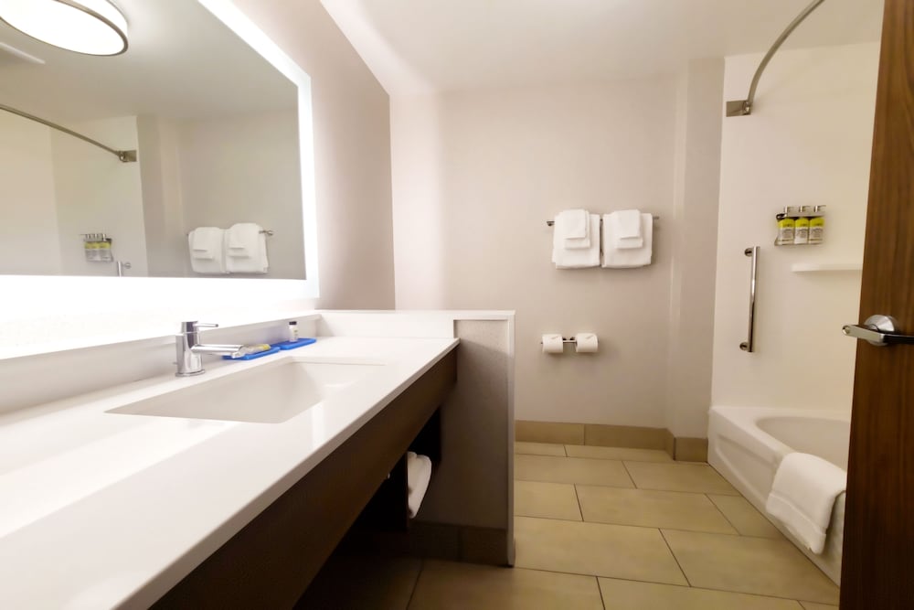 hol inn exp and suites salem north keizer