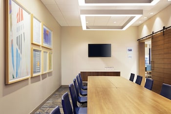hol inn exp and suites salem north keizer