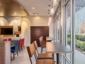 hol inn exp and suites salem north keizer