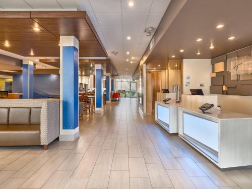 hol inn exp and suites salem north keizer