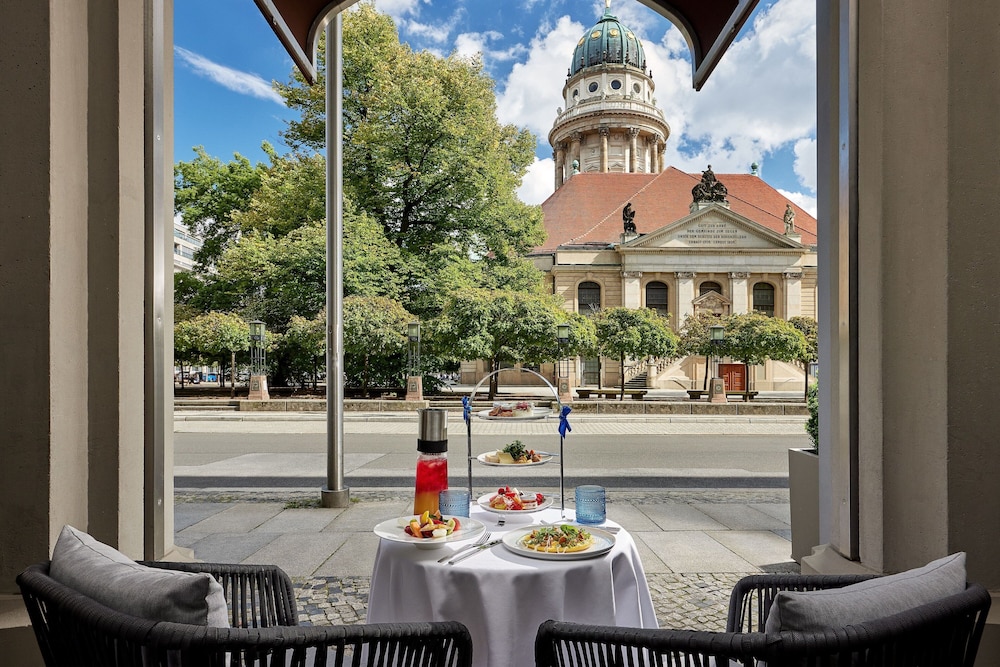 hotel luc autograph collection