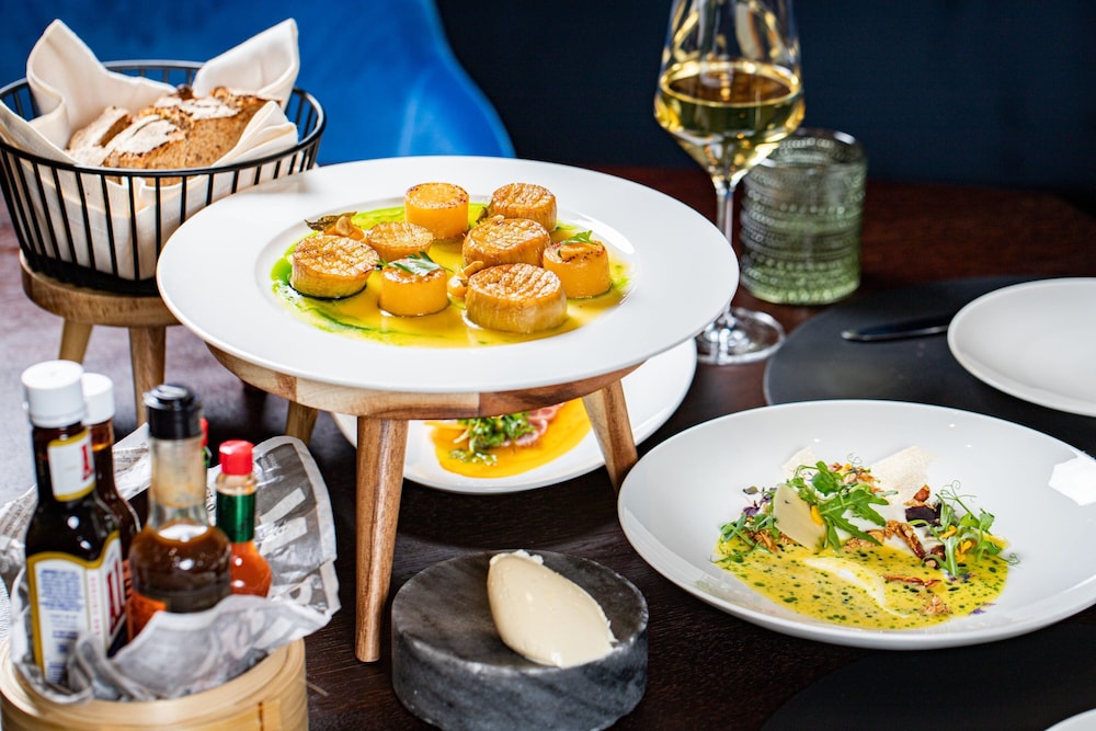 hotel luc autograph collection