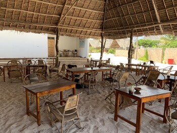 new jambo bungalows hostel