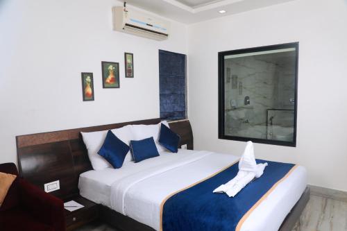 hotel indralok inn