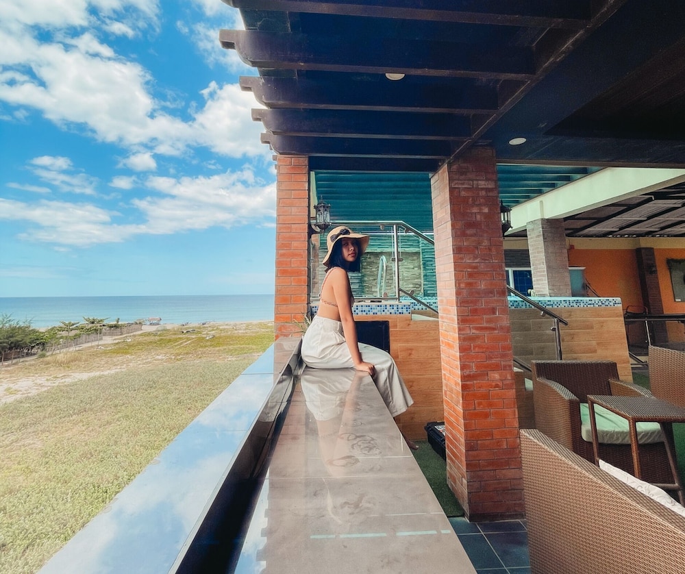 the palms resort and bar