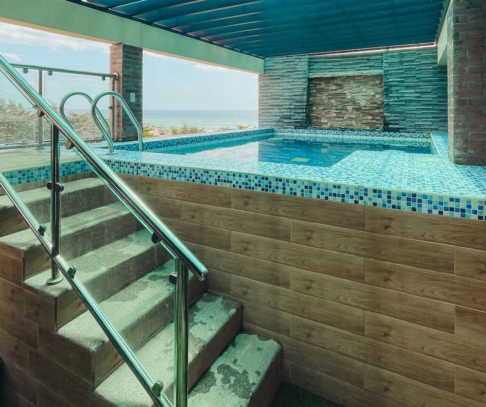 the palms resort and bar