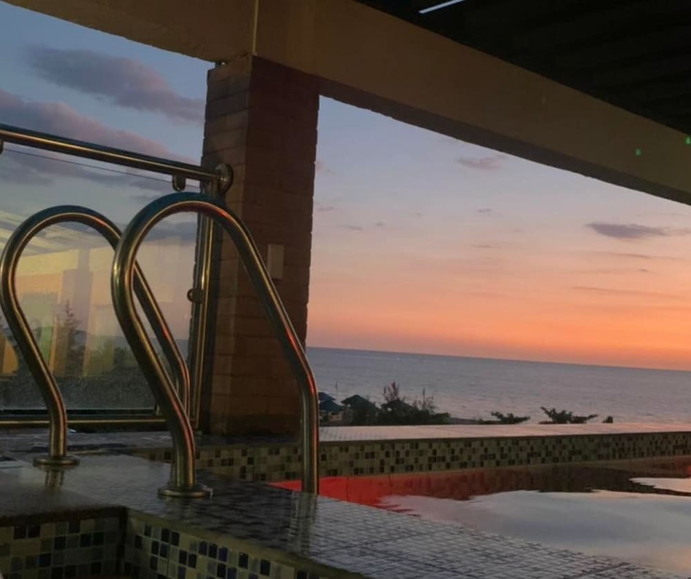 the palms resort and bar