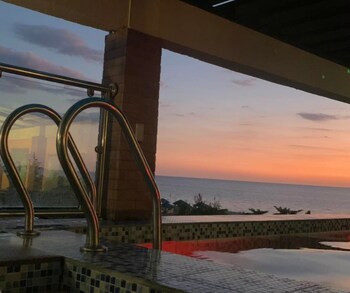 the palms resort and bar