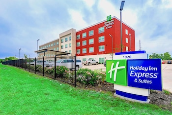 holiday inn express and suites houston iah belt 8