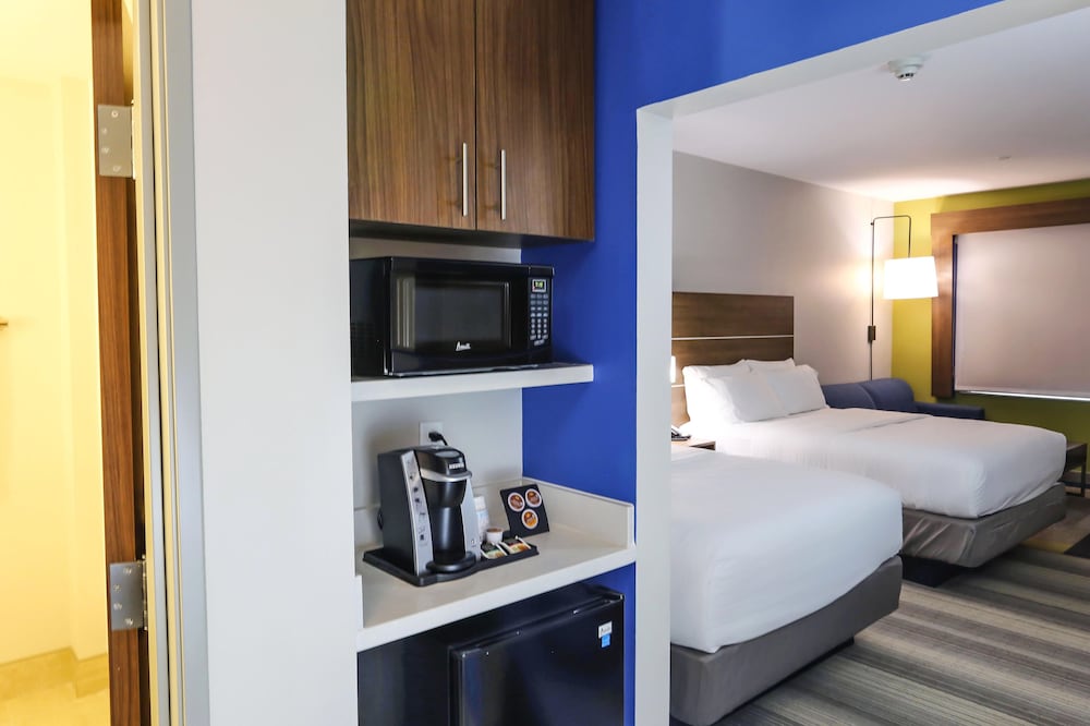 holiday inn express and suites houston iah belt 8
