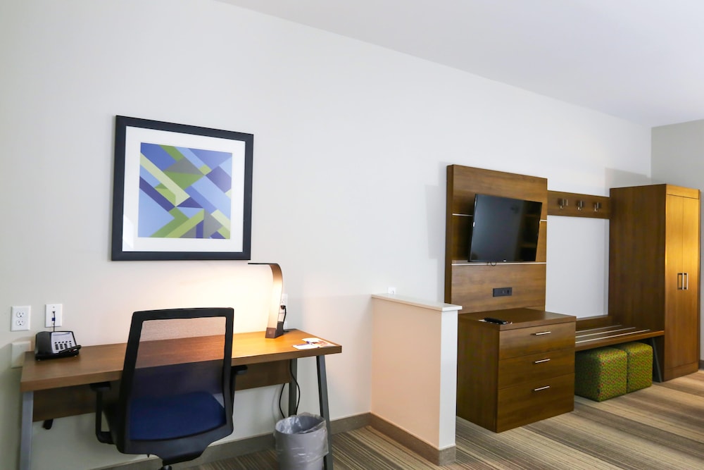 holiday inn express and suites houston iah belt 8