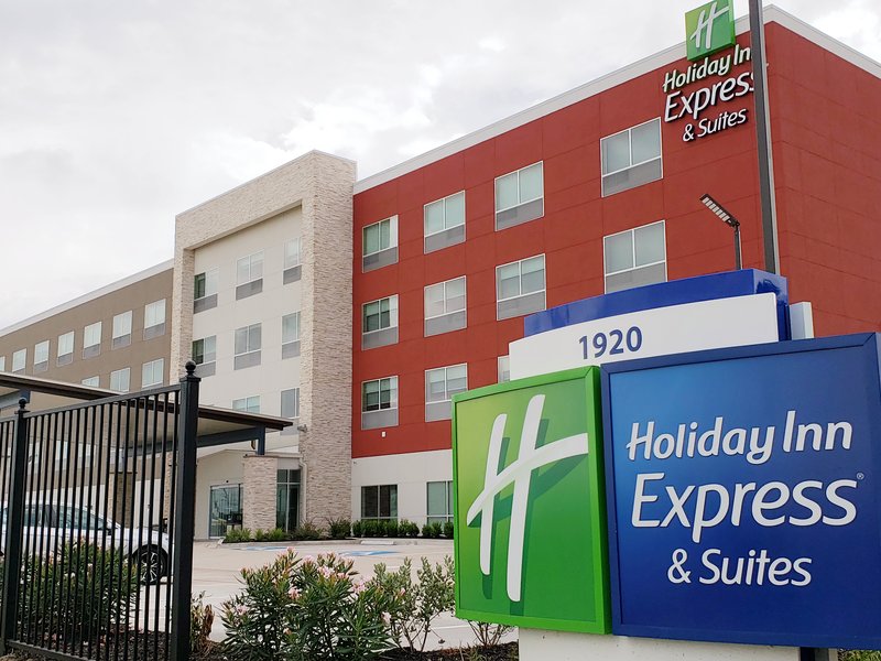 holiday inn express and suites houston iah belt 8