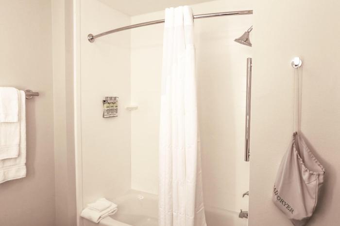 holiday inn express and suites houston iah belt 8