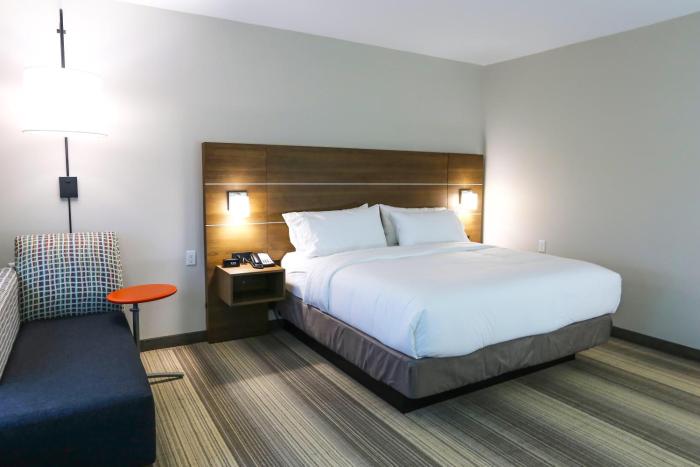 holiday inn express and suites houston iah belt 8
