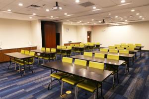holiday inn express and suites houston iah belt 8