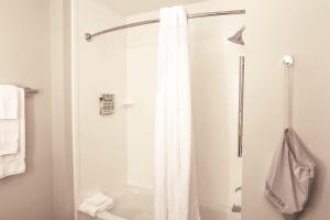 holiday inn express and suites houston iah belt 8