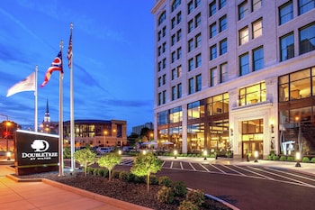 doubletree by hilton youngstown downtown