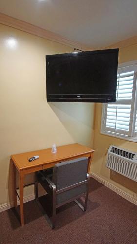 rosa bell motel los angeles