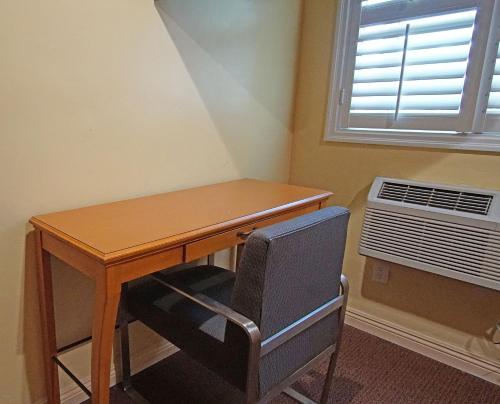 rosa bell motel los angeles