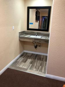 rosa bell motel los angeles