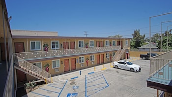 rosa bell motel los angeles