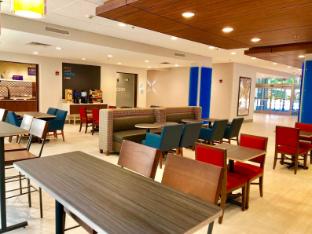 holiday inn express and suites raleigh airport brier creek