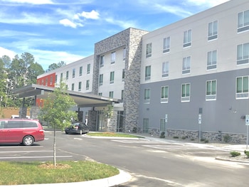 holiday inn express and suites raleigh airport brier creek