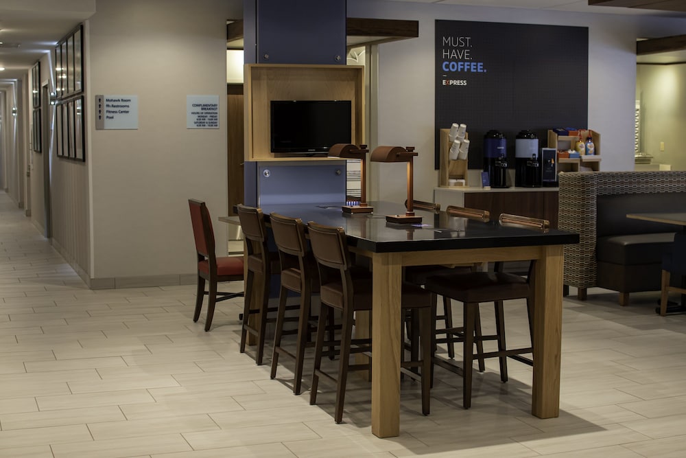 holiday inn express and suites tonawanda buffalo