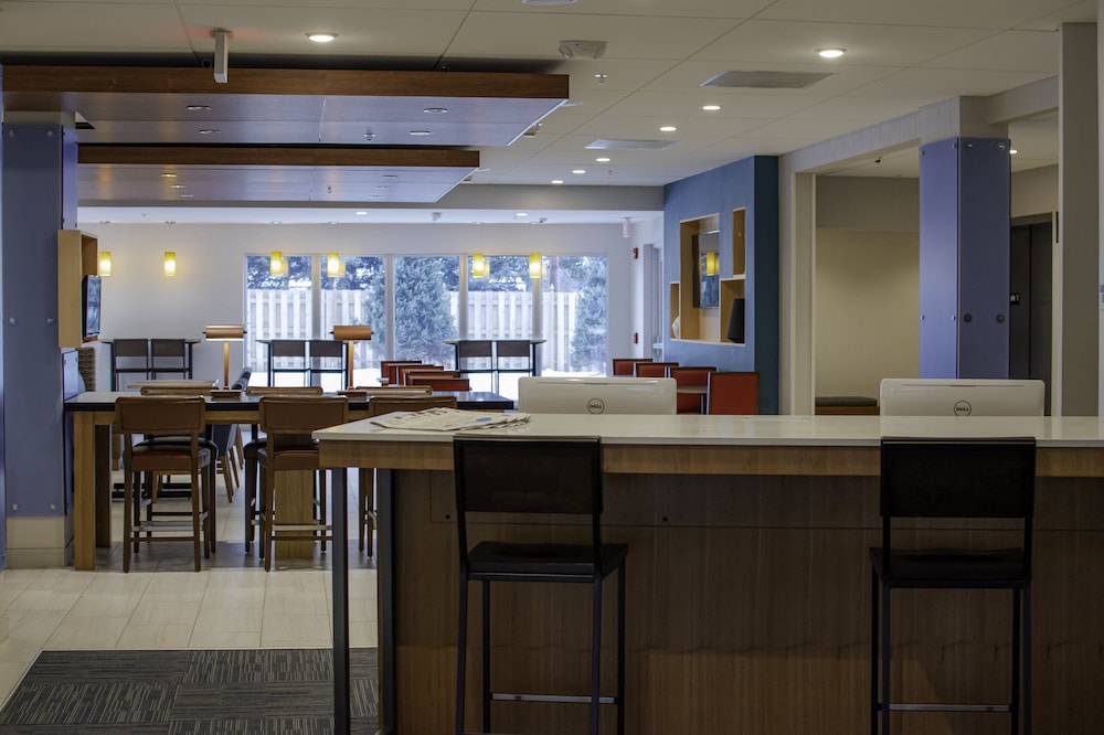 holiday inn express and suites tonawanda buffalo